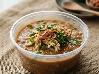 Indonesische pindasoep met kip
