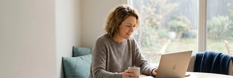 Woman starting her divorce application online from home on a laptop