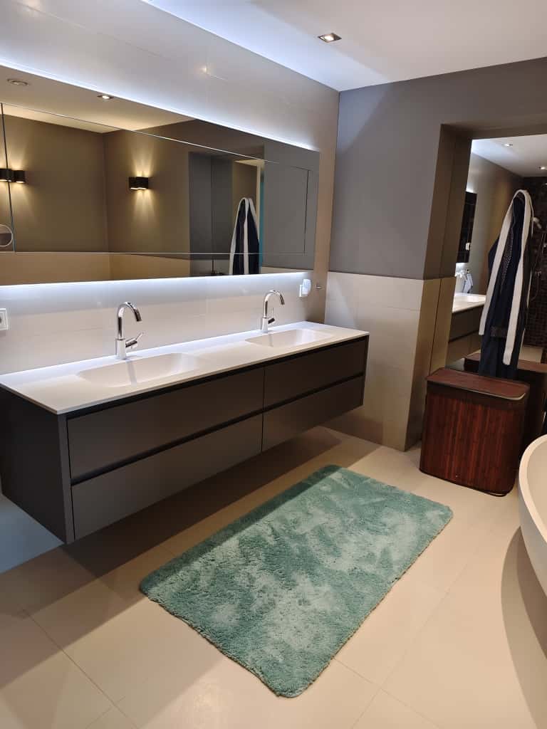 Hauptbadezimmer der Penthouse-Wohnung