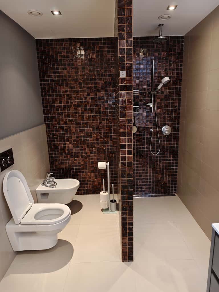 Hauptbadezimmer der Penthouse-Wohnung
