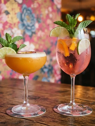 Lounge cocktails