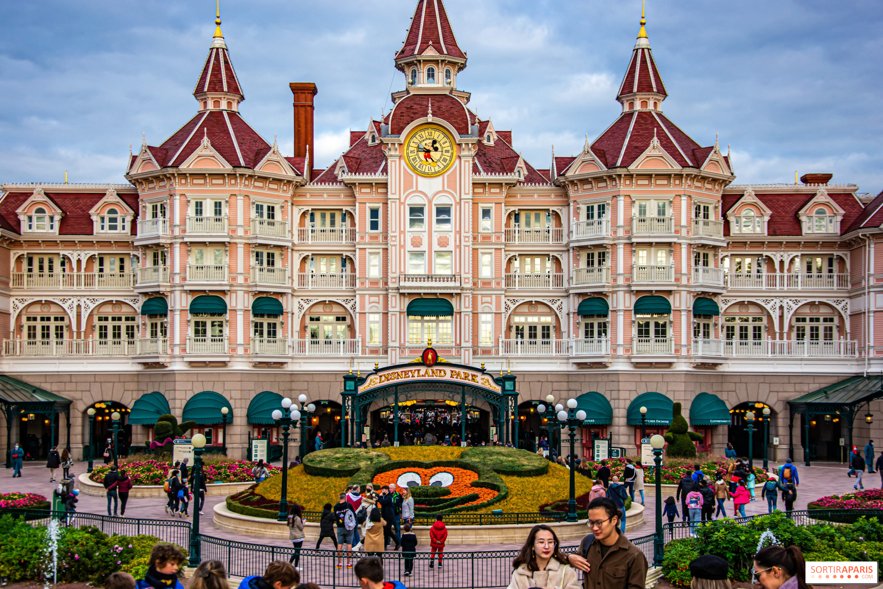Jumbulance group at a Disneyland Paris hotel