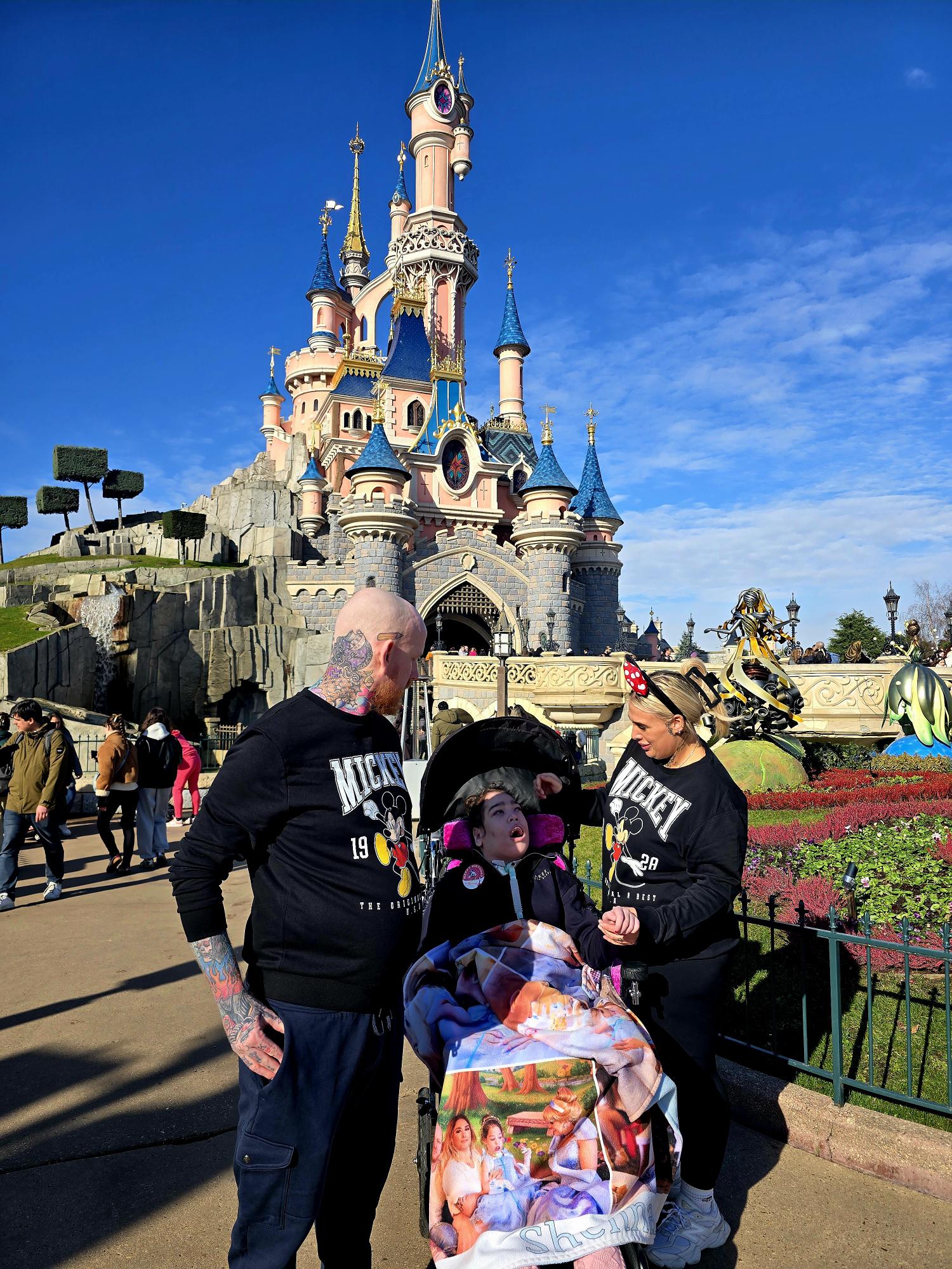 Travellers at Sleeping Beauty Castle, Disneyland Paris