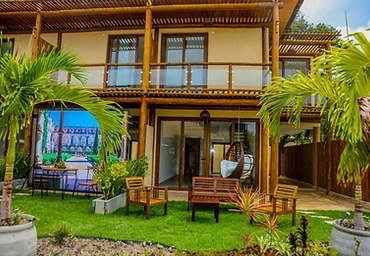 Varanda com vista para piscina