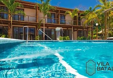 Piscina e cadeira suspensa