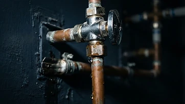 5 signs of a hidden water leak in your home