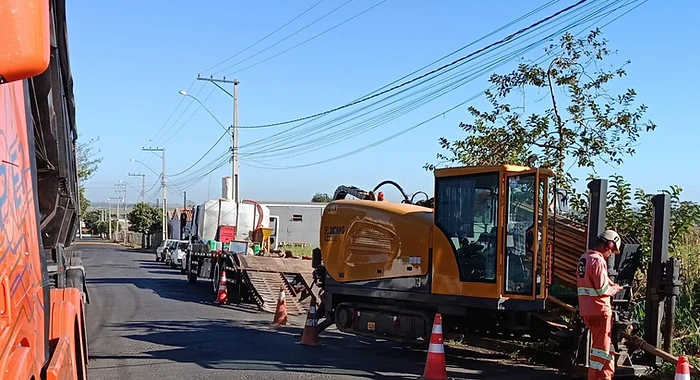 Perfuratriz XCMG XZ230E em operação urbana