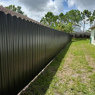 Dura Fence privacy run installed in Sarasota, FL