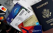 พาสปอร์ตและบัตรเครดิตเตรียมเดินทาง เปรียบเทียบประกันบริษัททัวร์กับประกันเดินทางทั่วไป