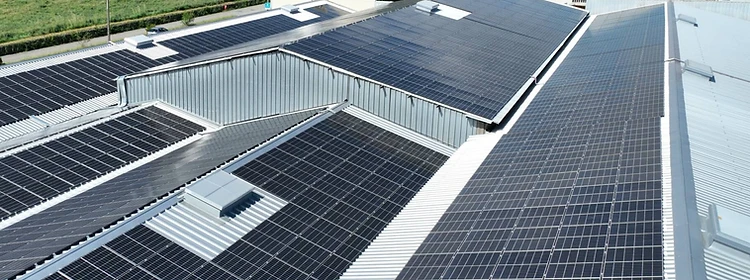 Projet Devès — centrale solaire en toiture après désamiantage