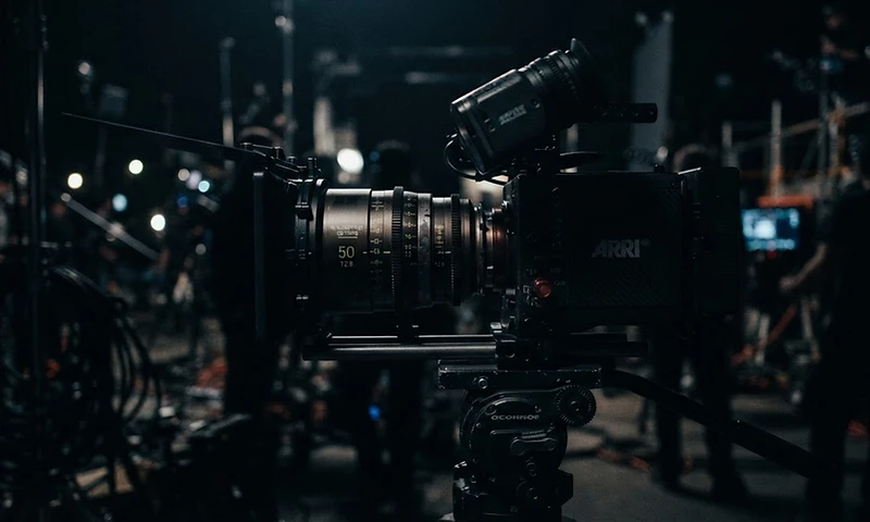 Set de filmación con cámara de cine