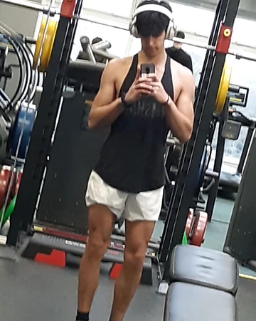 Gui Ribeiro's physique before building his current physique