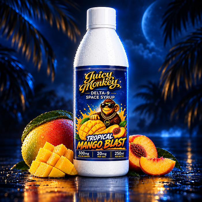Juicy Monkey Tropical Mango Blast Space Syrup, 250-ml-Flasche vor blauem tropischem Nachthintergrund