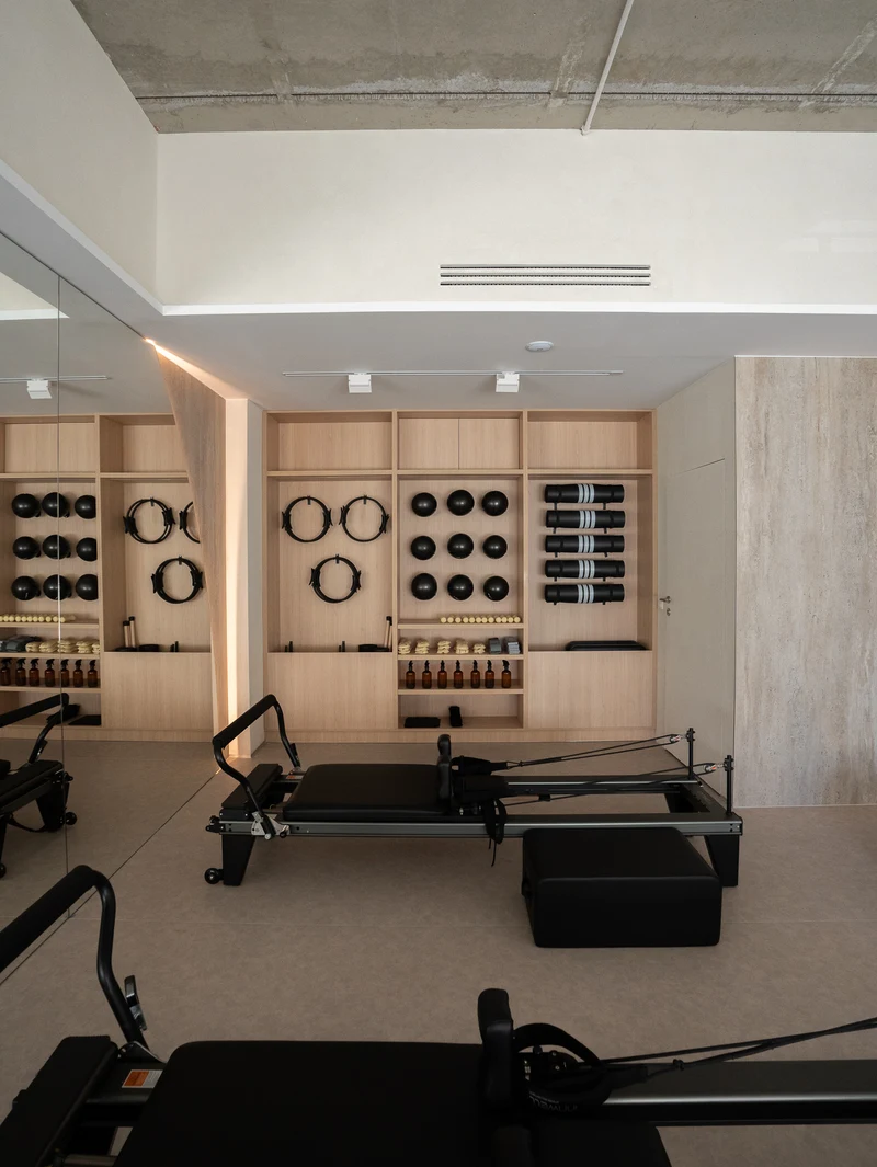 Wnętrze studia SAND Pilates i trening na reformerze