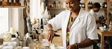 Maître Artisan en Cosmétique Naturelle : Entrepreneuriat et Standards R.A.C.E