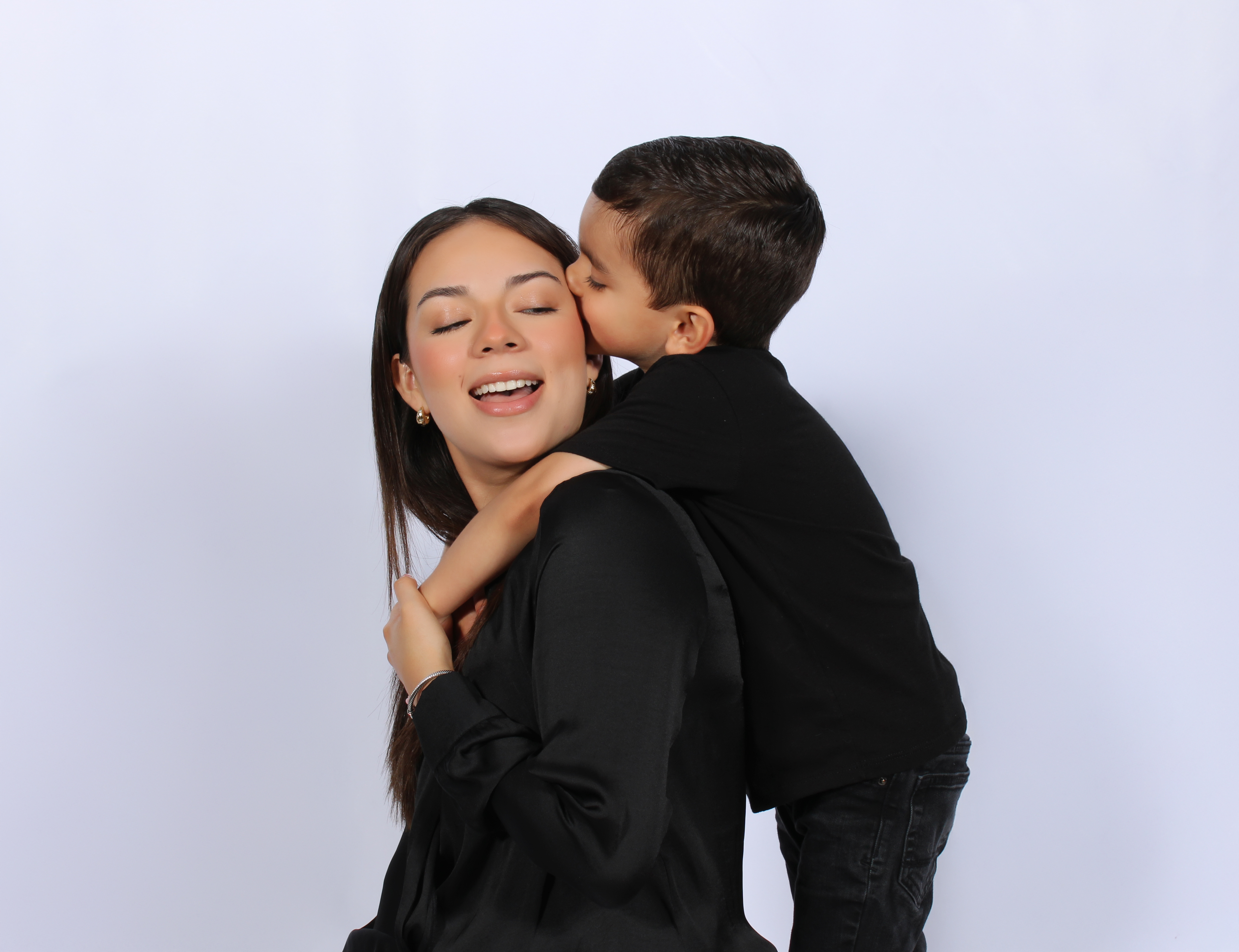 Maternity photography by Click Melau Photo Studio