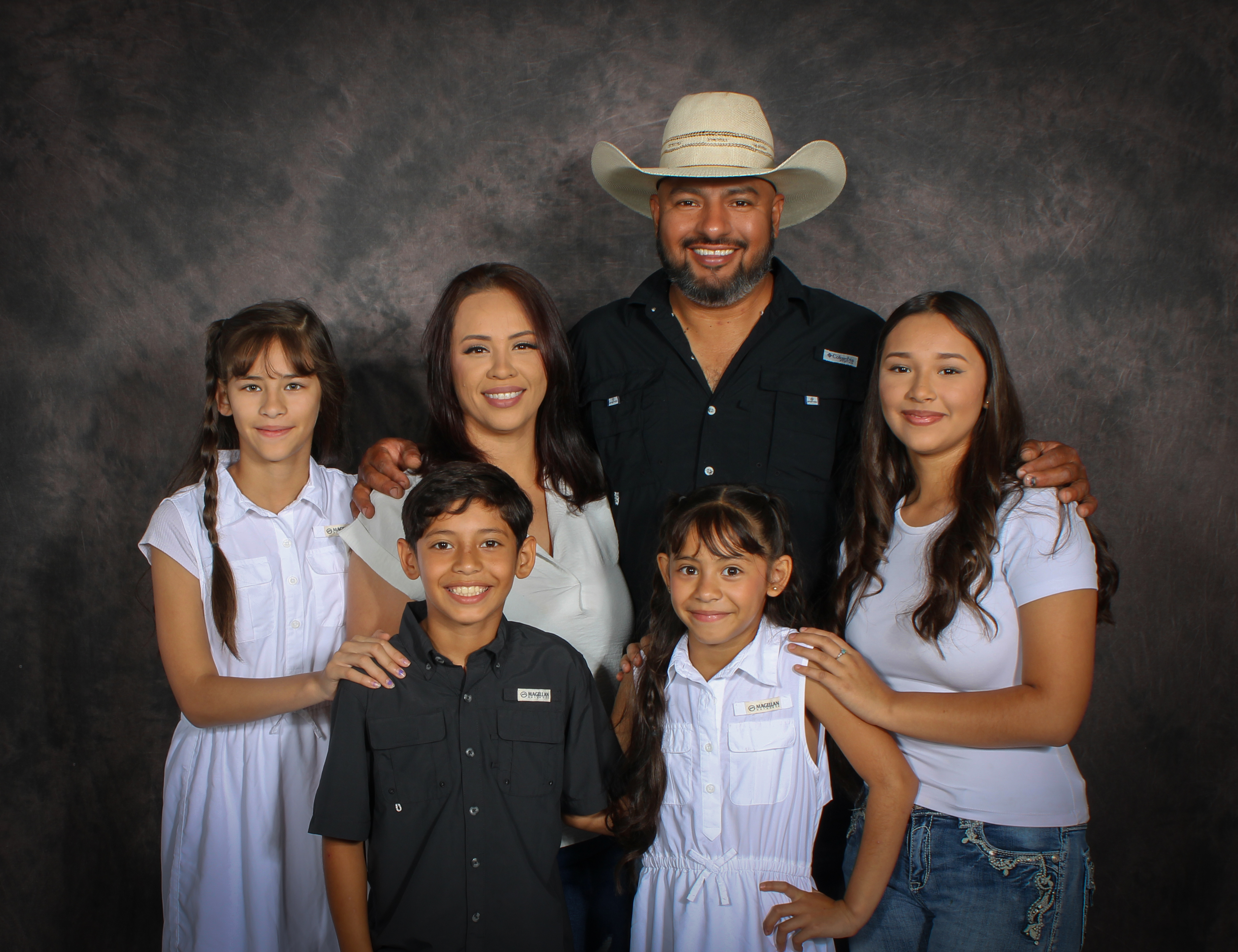 Family photography by Click Melau Photo Studio