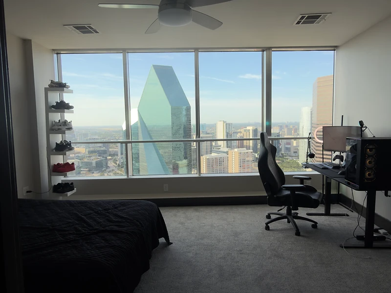 Workspace de altura con vista panorámica de la ciudad