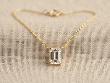 Emerald Cut Solitaire Gold-Pendel