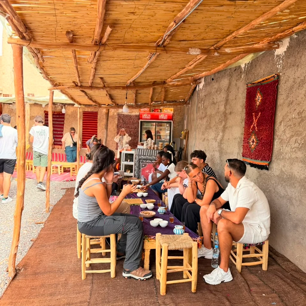 Tapis berbères et poterie artisanale