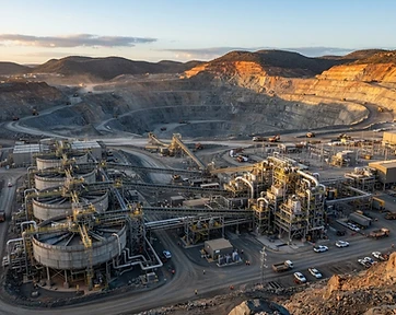Mining operation handling wet mineral material and process slurry