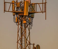 LoRaWAN یا NB-IoT؟ راهنمای انتخاب شبکه ارتباطی پروژههای اینترنت اشیا