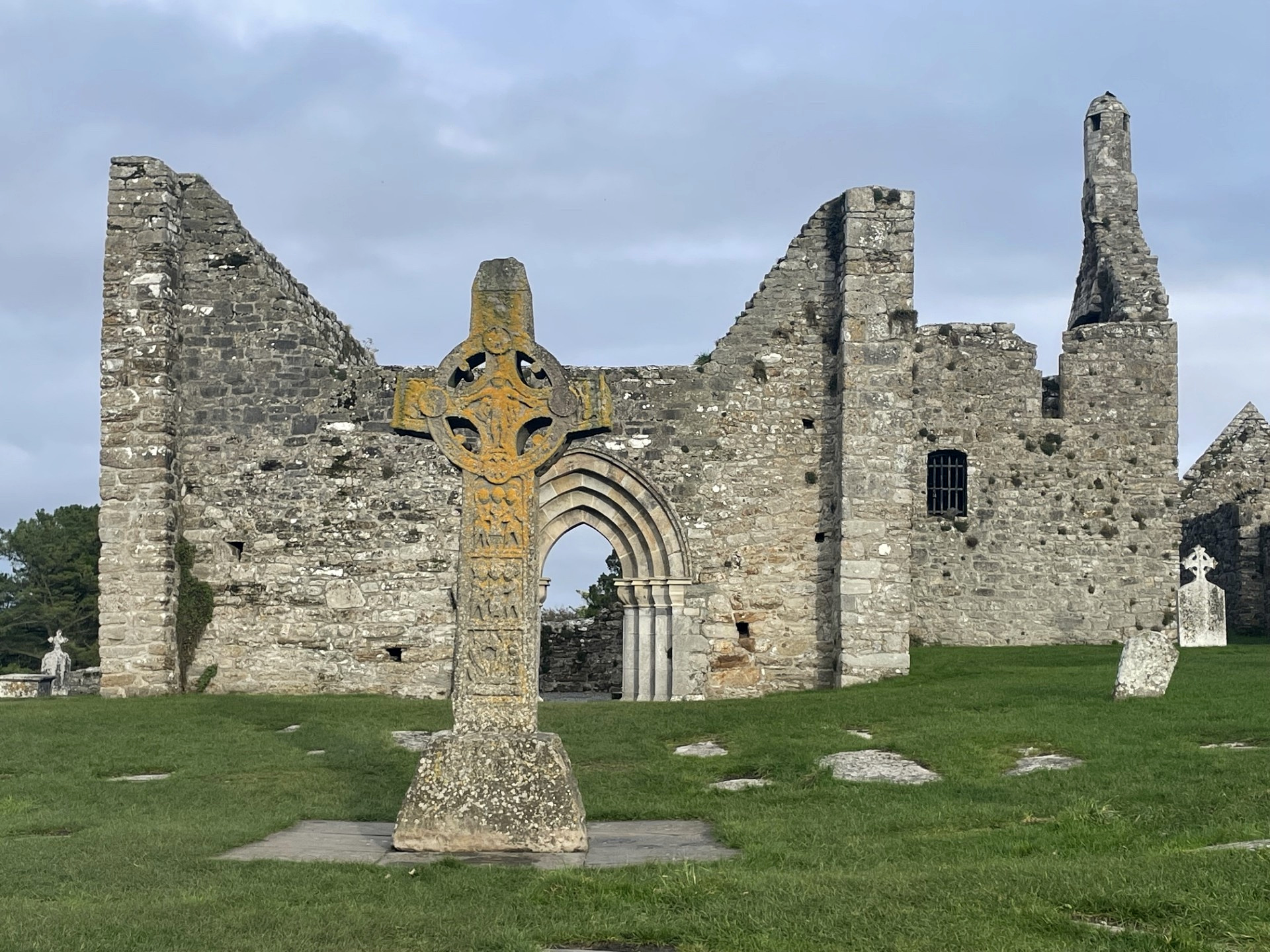 High Cross and monastic ruins at Clonmacnoise
