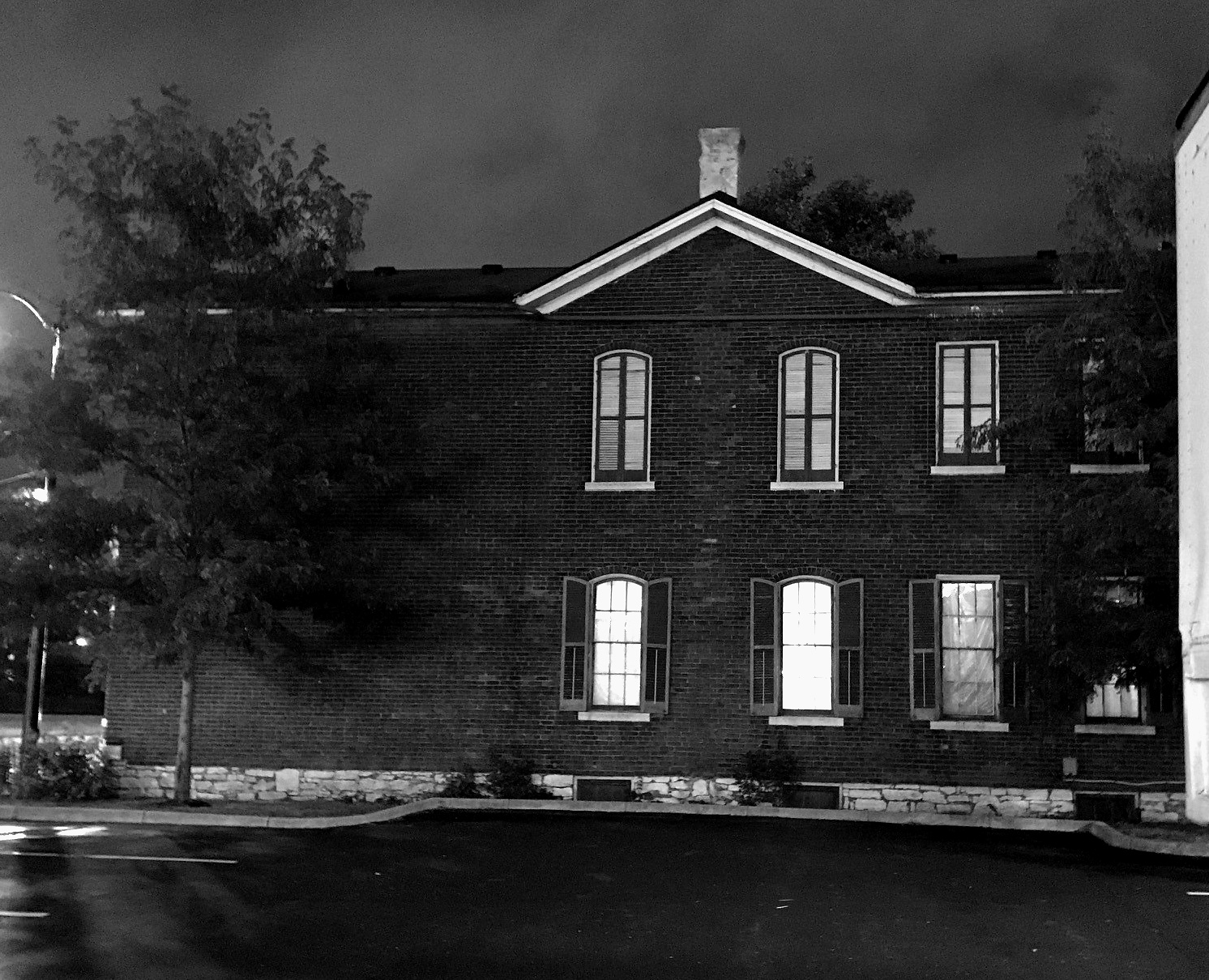 Side elevation and window forms of the Kelly Family Home in 2018