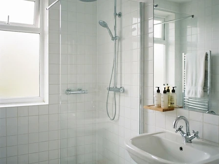 How to Keep Your Bathroom Mould-Free This Winter