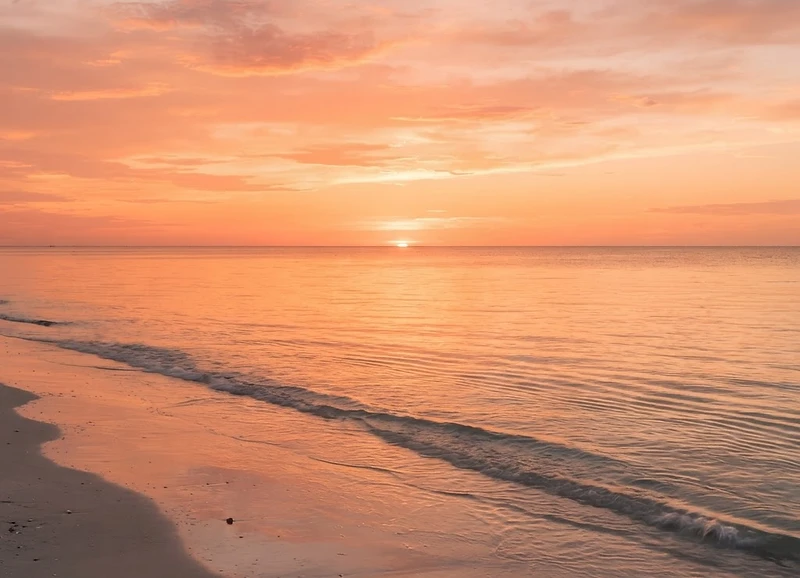 A Gulf Coast sunset over the water on a private Clearwater sunset cruise