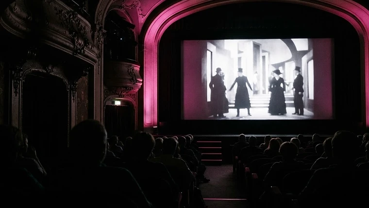 Stummfilm Zeit am Sonntag in der Caligari Filmbühne