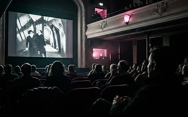 Im Oktober widmet sich das Caligari der Welt des Stummfilms