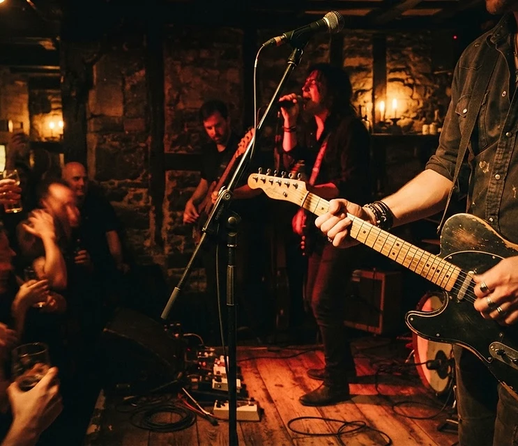 LIVE MUSIC