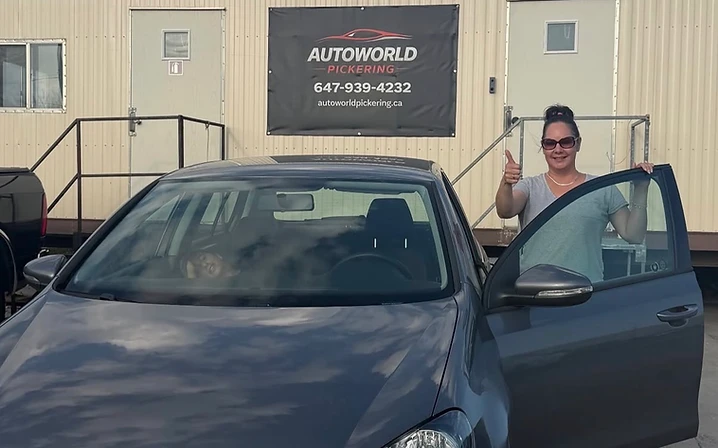 Customer with grey Volkswagen