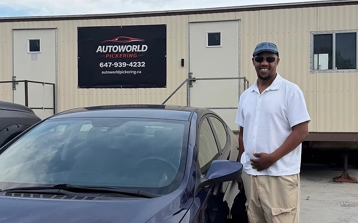 Customer with dark blue Hyundai sedan