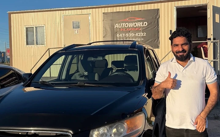 Customer with black Hyundai SUV