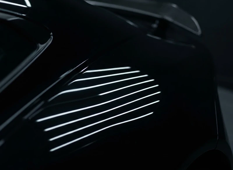 Machine-polished clear coat with mirror-like reflections