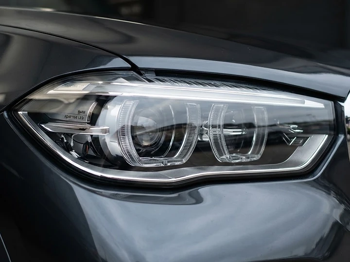 Crystal-clear headlight lens on a modern vehicle