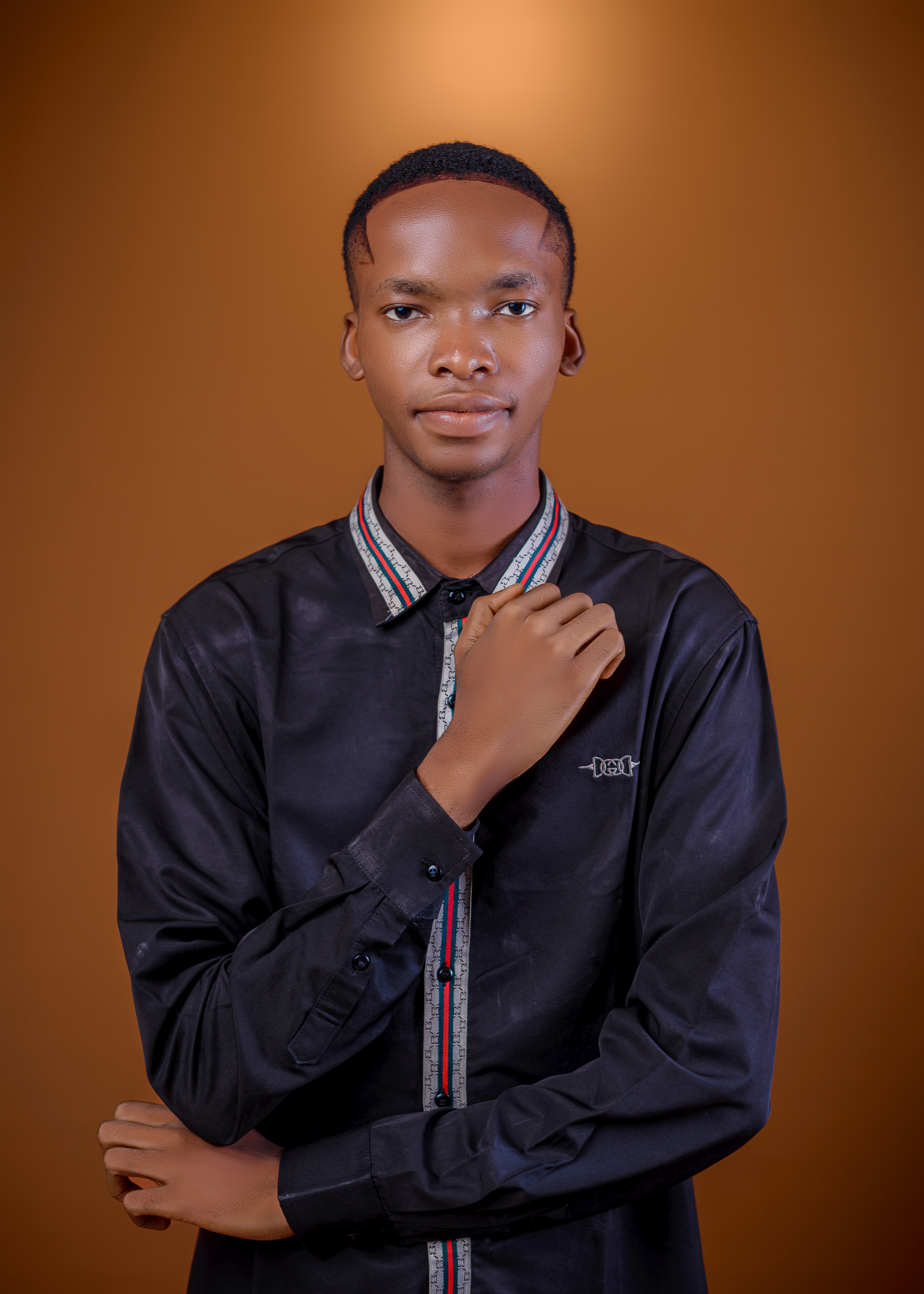 Niyi Maddox reviewing Shopify store designs on a laptop in a dark studio
