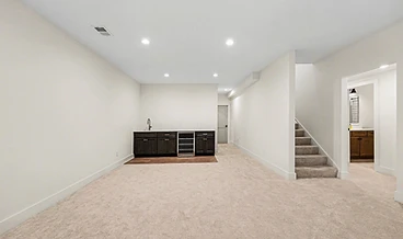 Finished basement with wet bar and open recreation space