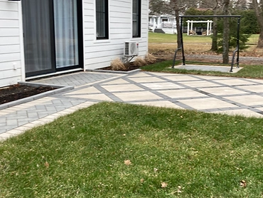 Patio en pavé à motif géométrique