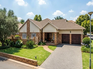 3 bedroom House for sale in Sonheuwel