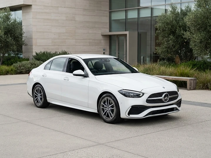 Mercedes-Benz C200 view 1