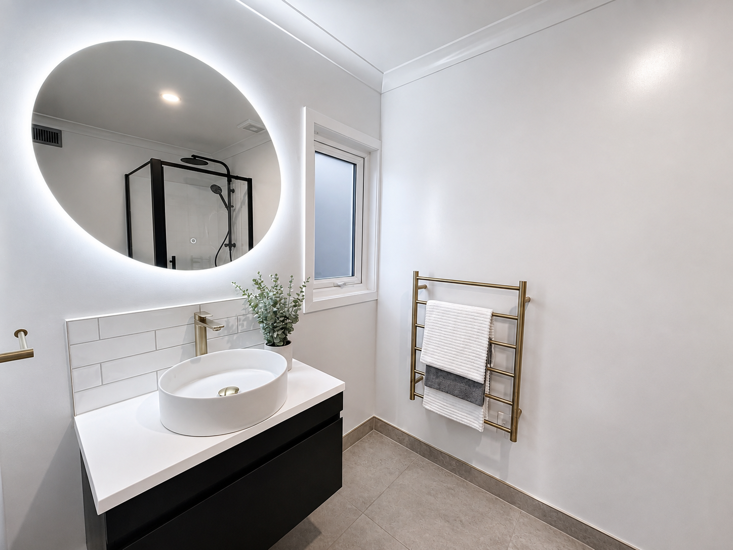 Ensuite / Second Bathroom
