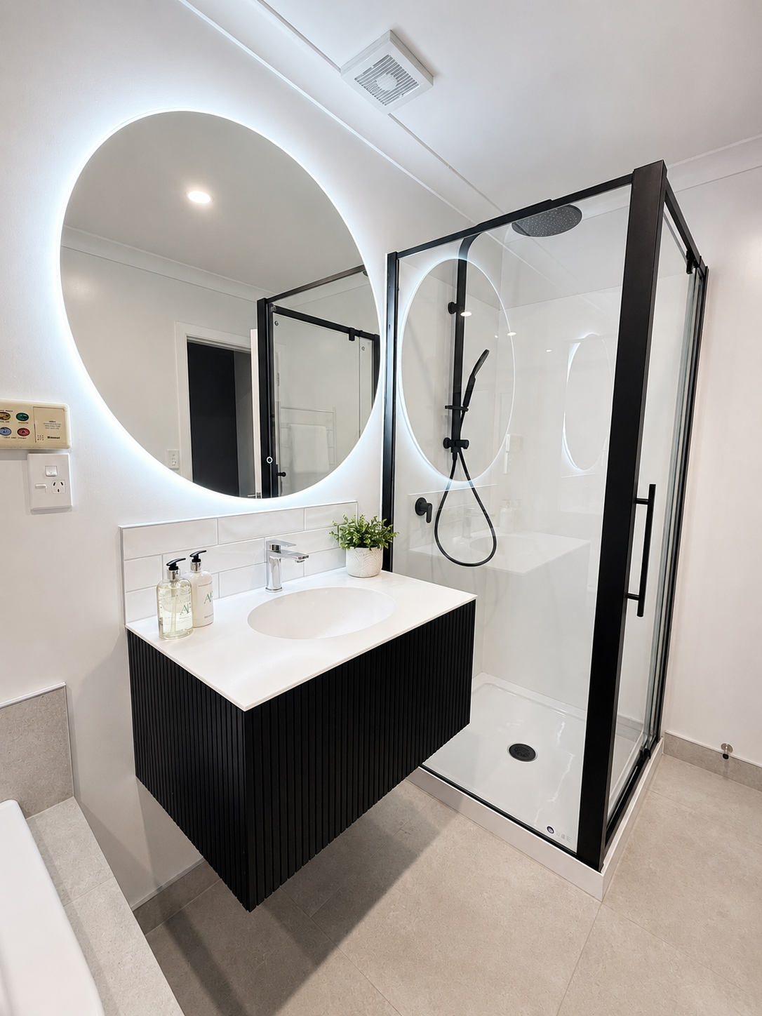 Main Bathroom — Shower
