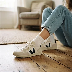 Photos pieds chaussettes : Sneakers & chaussettes blanches par Sofia Marche | Pieds d'Or