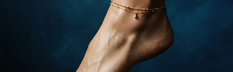 Photos pieds pieds artistiques : Composition conceptuelle par Yvana Créa | Pieds d'Or