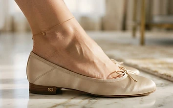 Article photos pieds chaussures et talons : L'élégance des ballerines : l'art du confort silencieux | Pieds d'Or