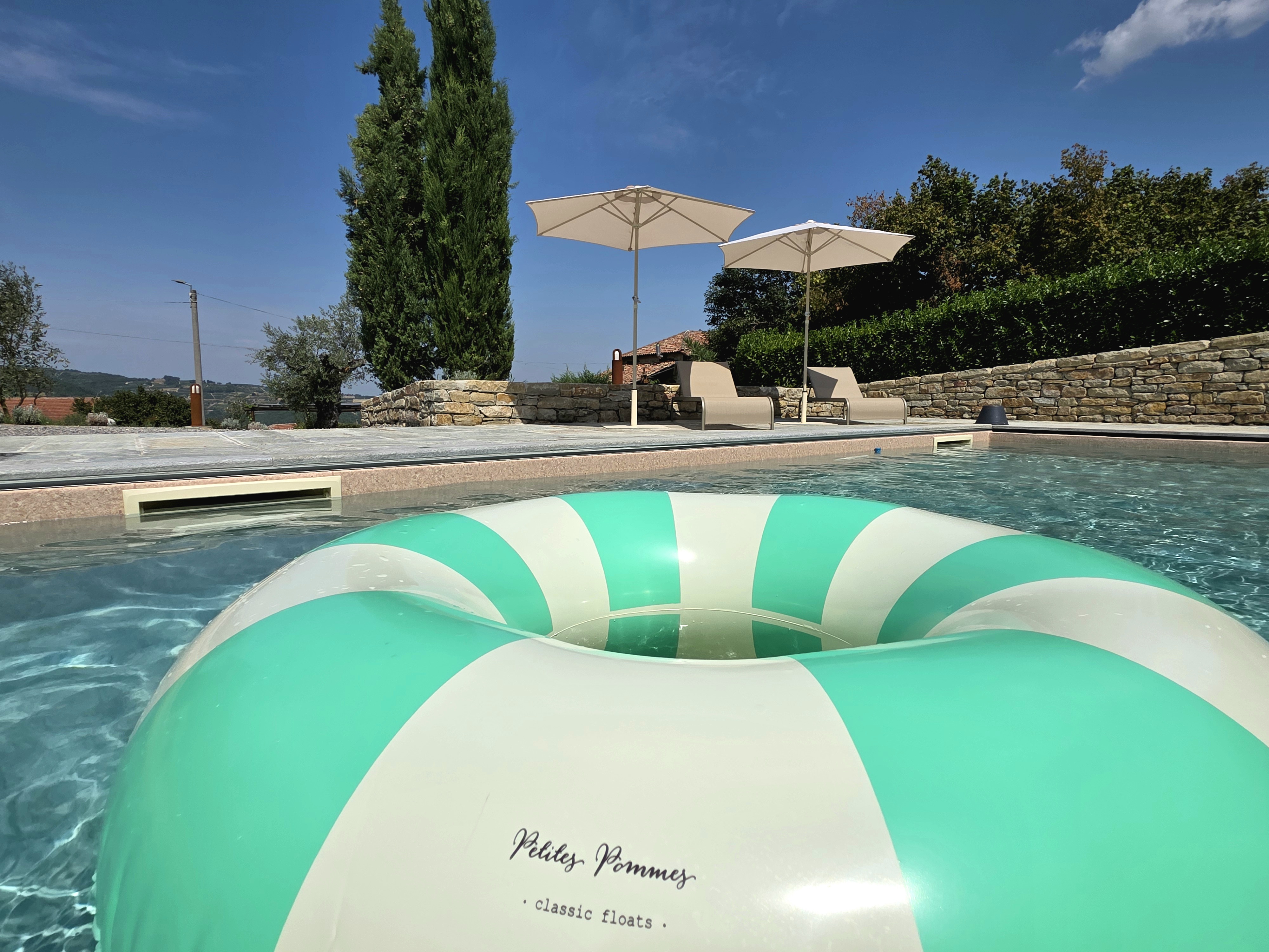 Poolside lounging at IL SOGNO