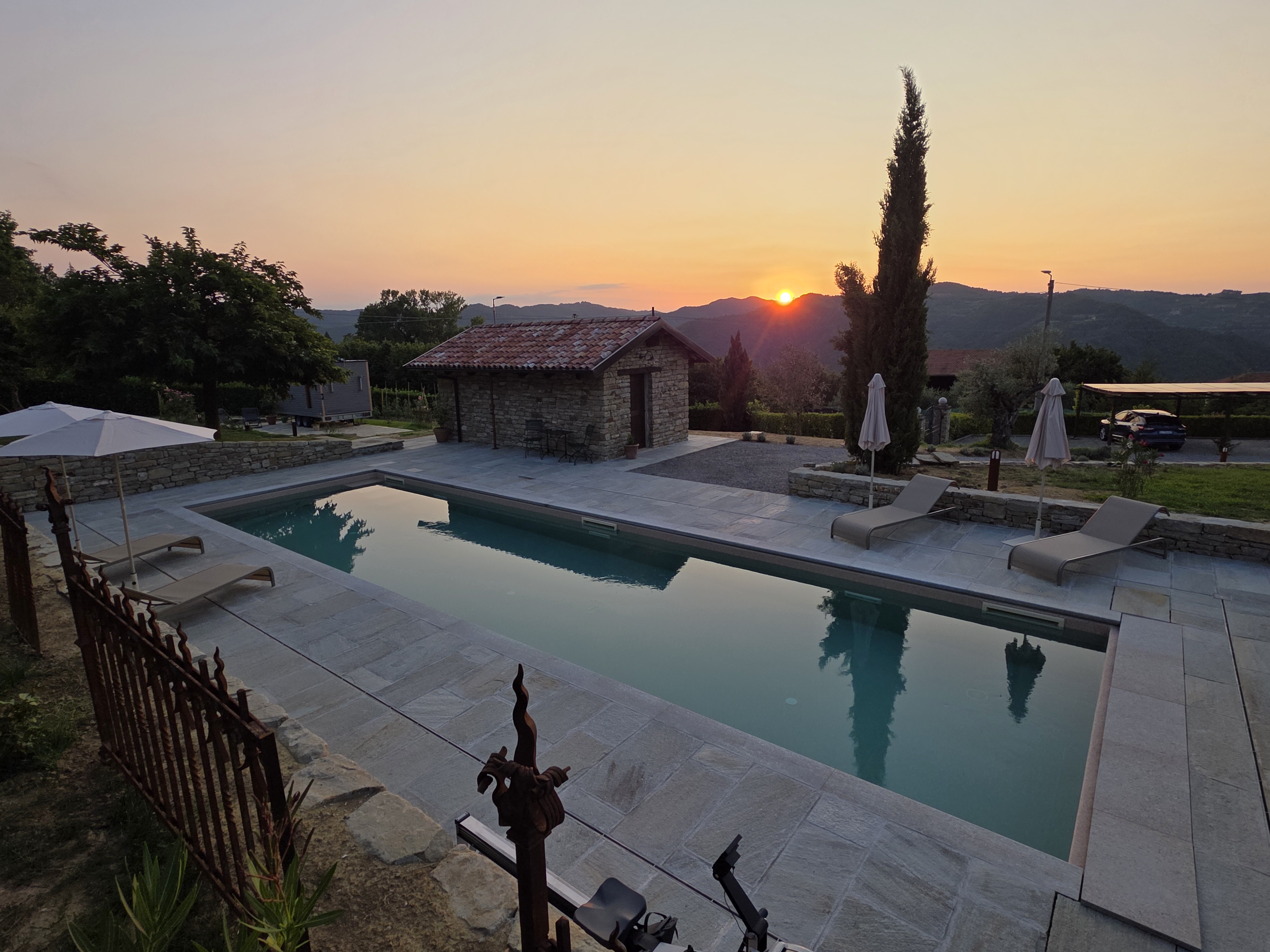 IL SOGNO — pool and vineyards at sunset in the Langhe hills